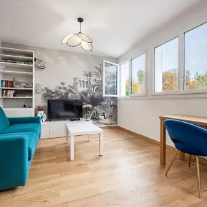  Appartement Paris: 2p Refait à Neuf Et Idéalement Desservi