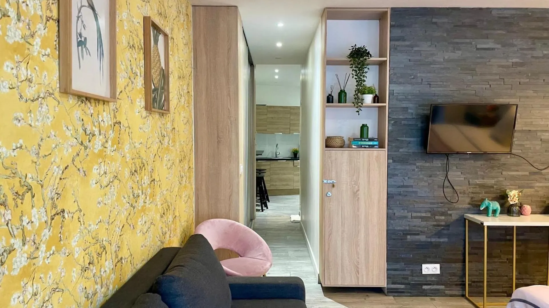 Studio Large Dans Le 13Eme Paris Apartment